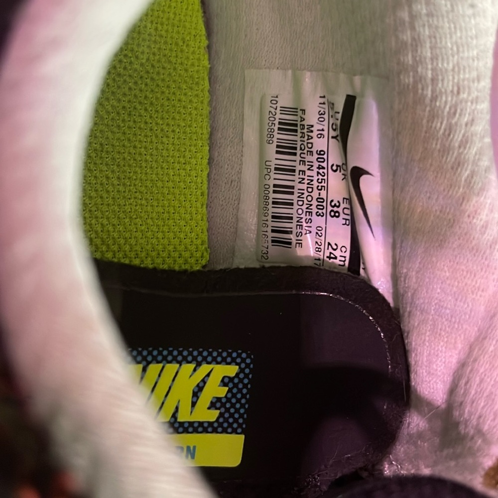 NIKE SNEAKERS